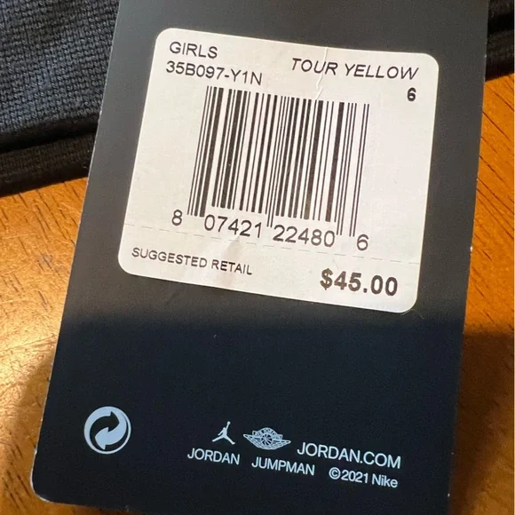 Girls black & yellow JORDAN hoodie size youth medium NWT - Picture 2 of 4